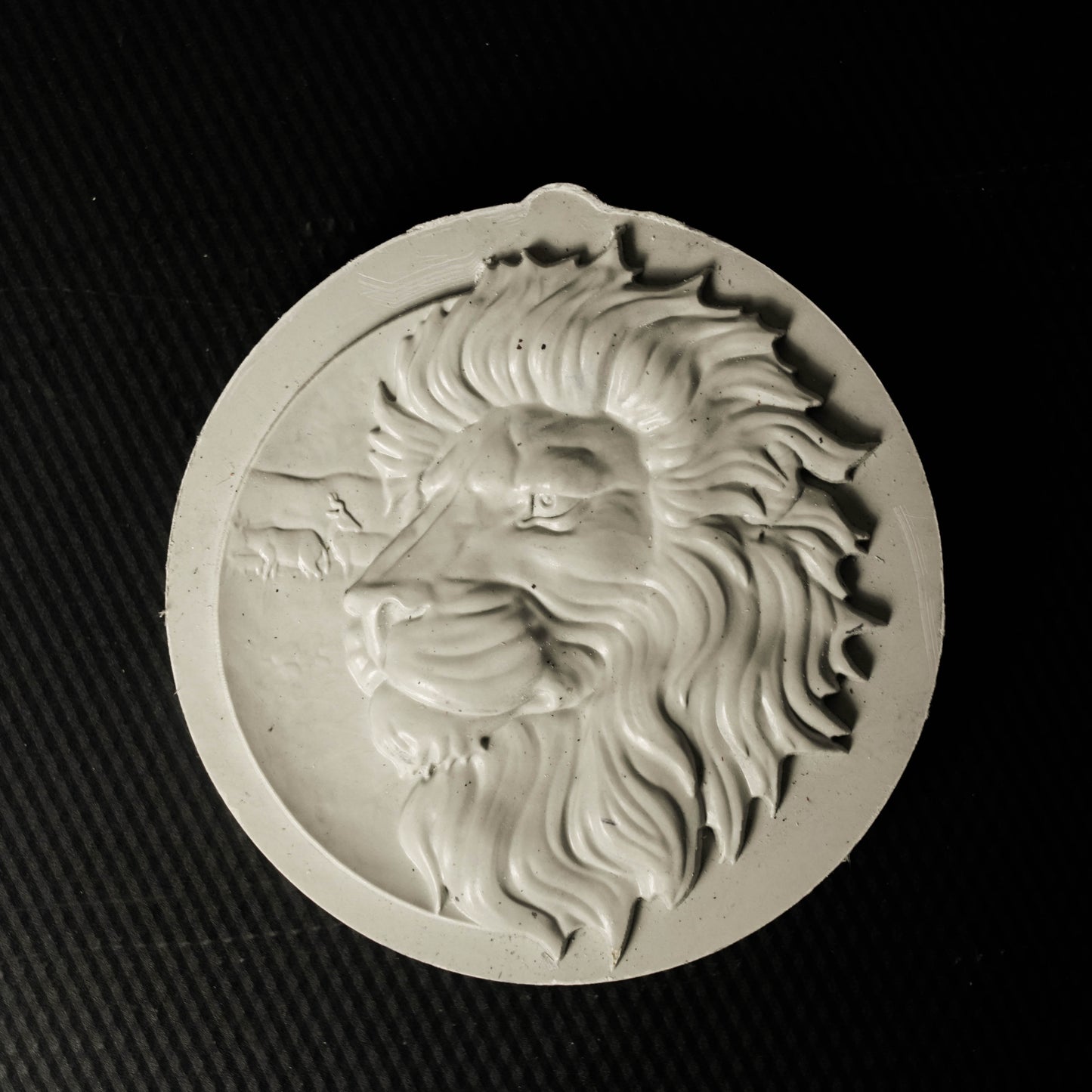 BP002 Bumper Tool Leather Embossing – 90mm Lion Head Design for 3D Leather Crafting