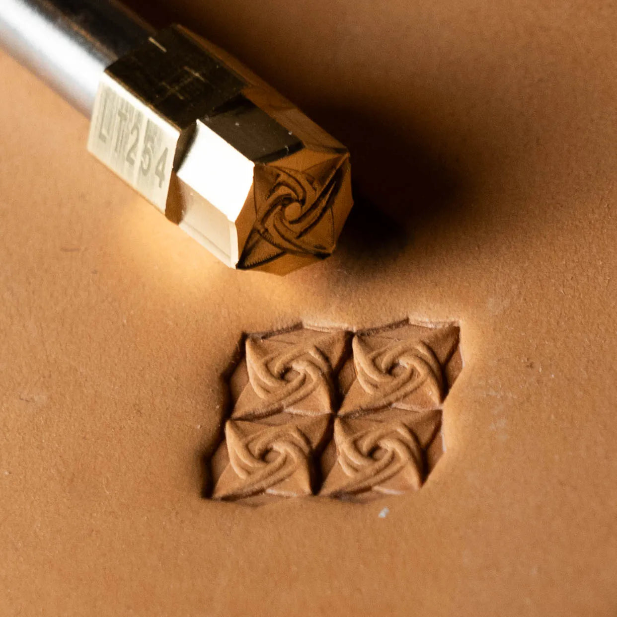 LT254 Geometric Leather Stamping Tool–Spiral Tiles Geometric 10x10mm (2/5" x 2/5")
