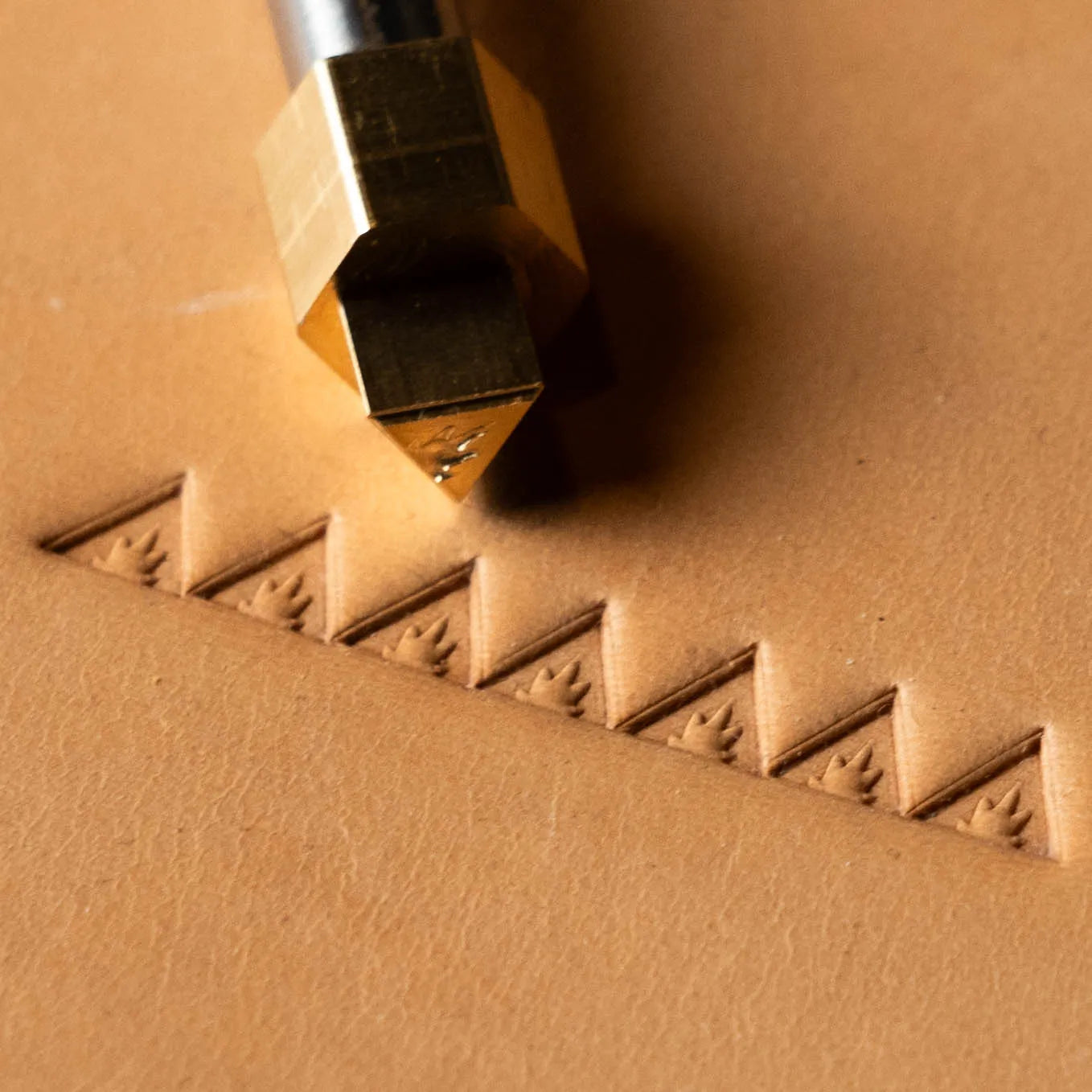 LT283 Geometric Leather Stamping Tool–Triangle Geometric 08x06mm (5/16x1/4")