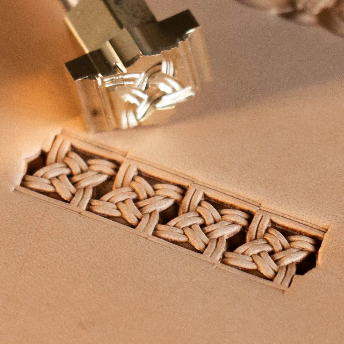 LT509 Basket Weave Leather Stamping Tool–Celtic Knot Basket Weave 14x18mm (5/9" x 5/7")