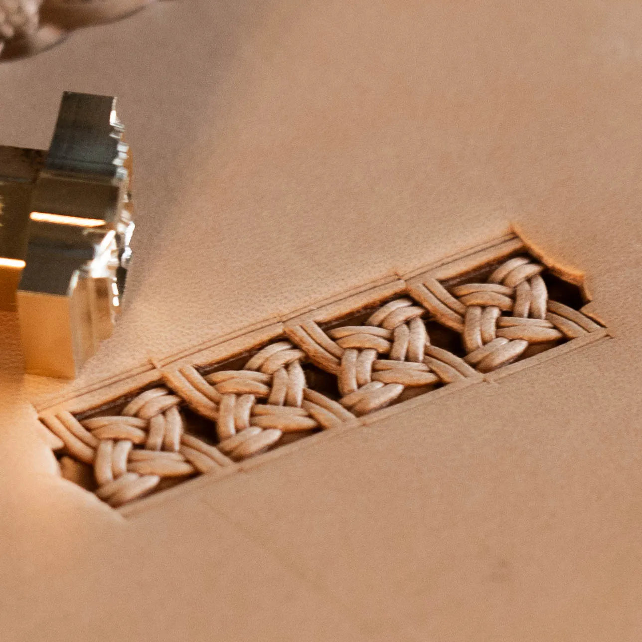 LT509 Basket Weave Leather Stamping Tool–Celtic Knot Basket Weave 14x18mm (5/9" x 5/7")