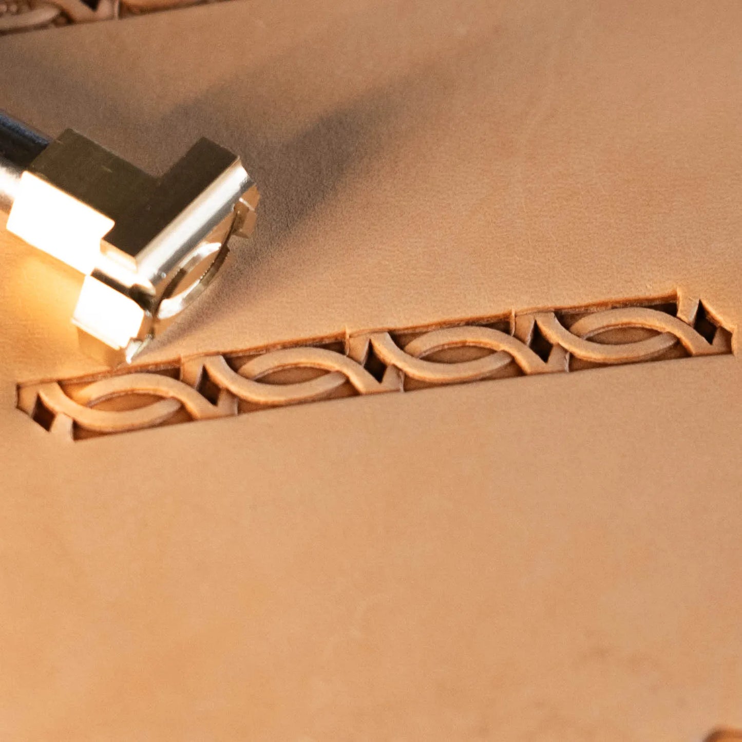 LT523 Geometric Leather Stamping Tool–Chain Link Corner Geometric