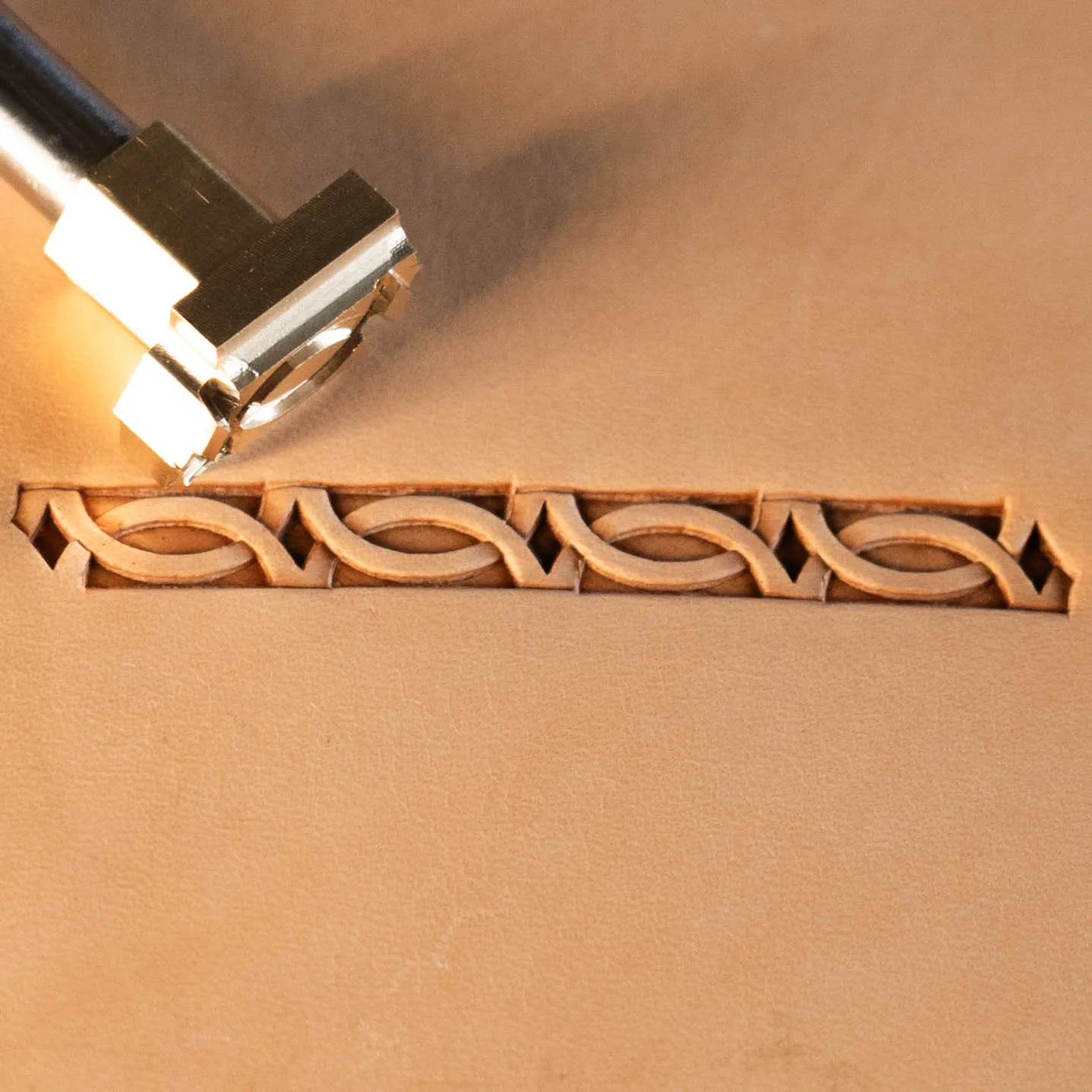 LT523 Geometric Leather Stamping Tool–Chain Link Corner Geometric