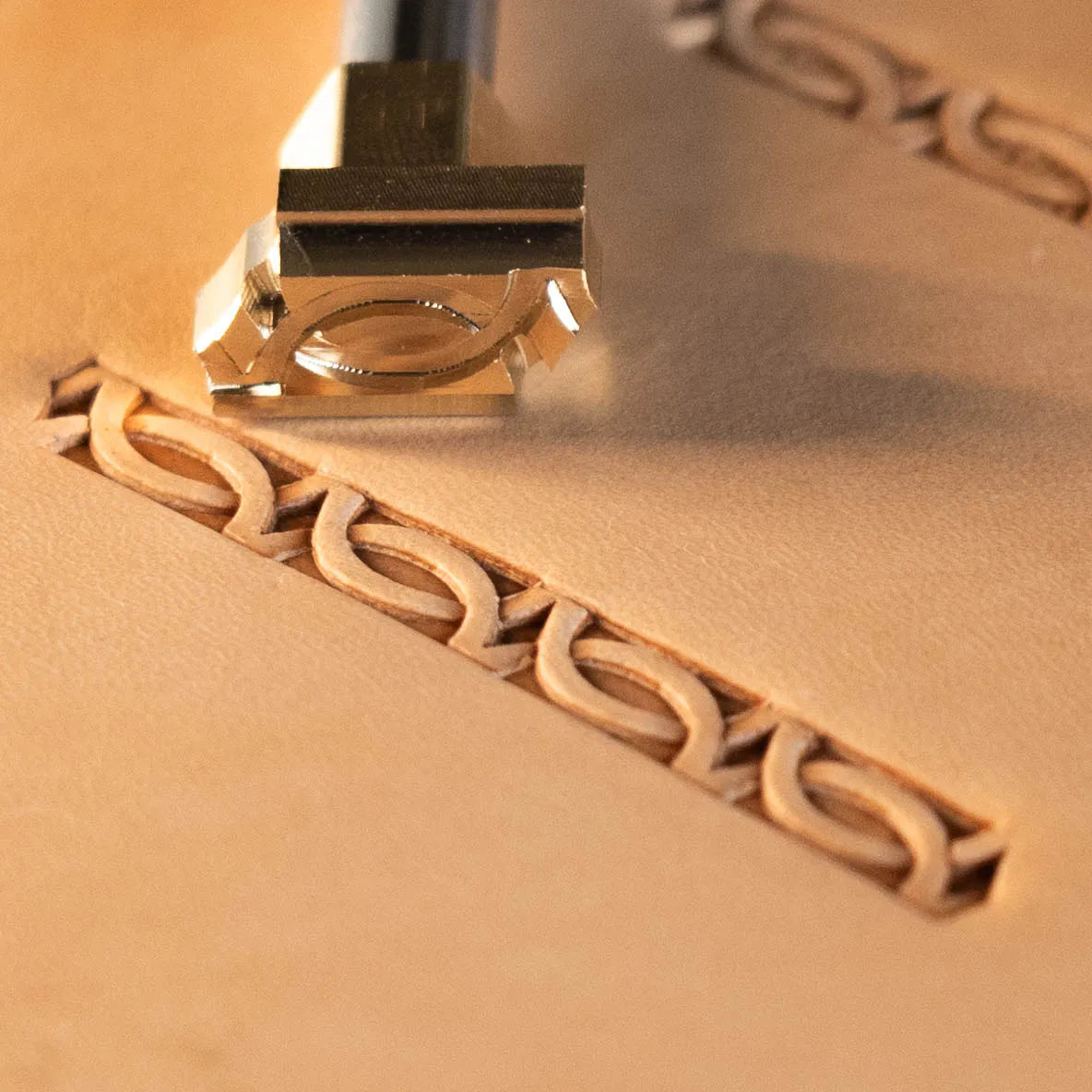 LT523 Geometric Leather Stamping Tool–Chain Link Corner Geometric