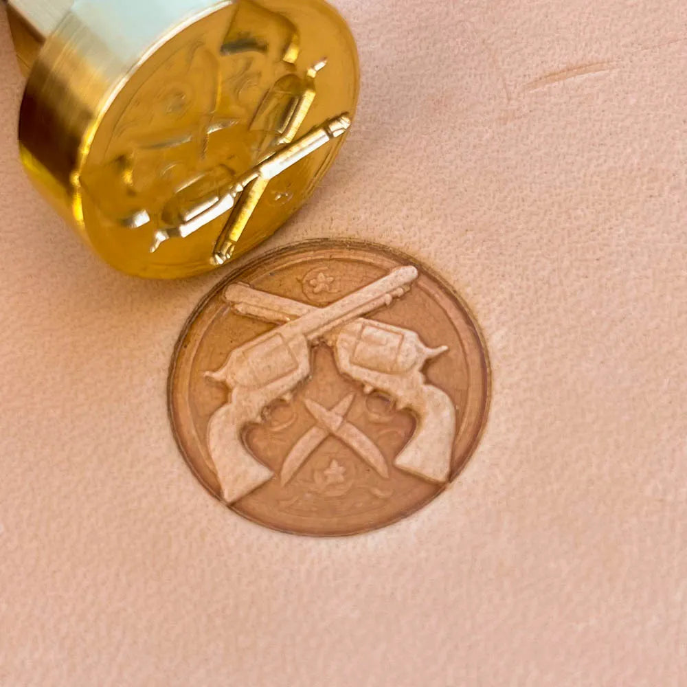 LT536 Crossed Pistols Leather Stamping Tool– Crossed Pistols 22x22mm (13/15" x 13/15")
