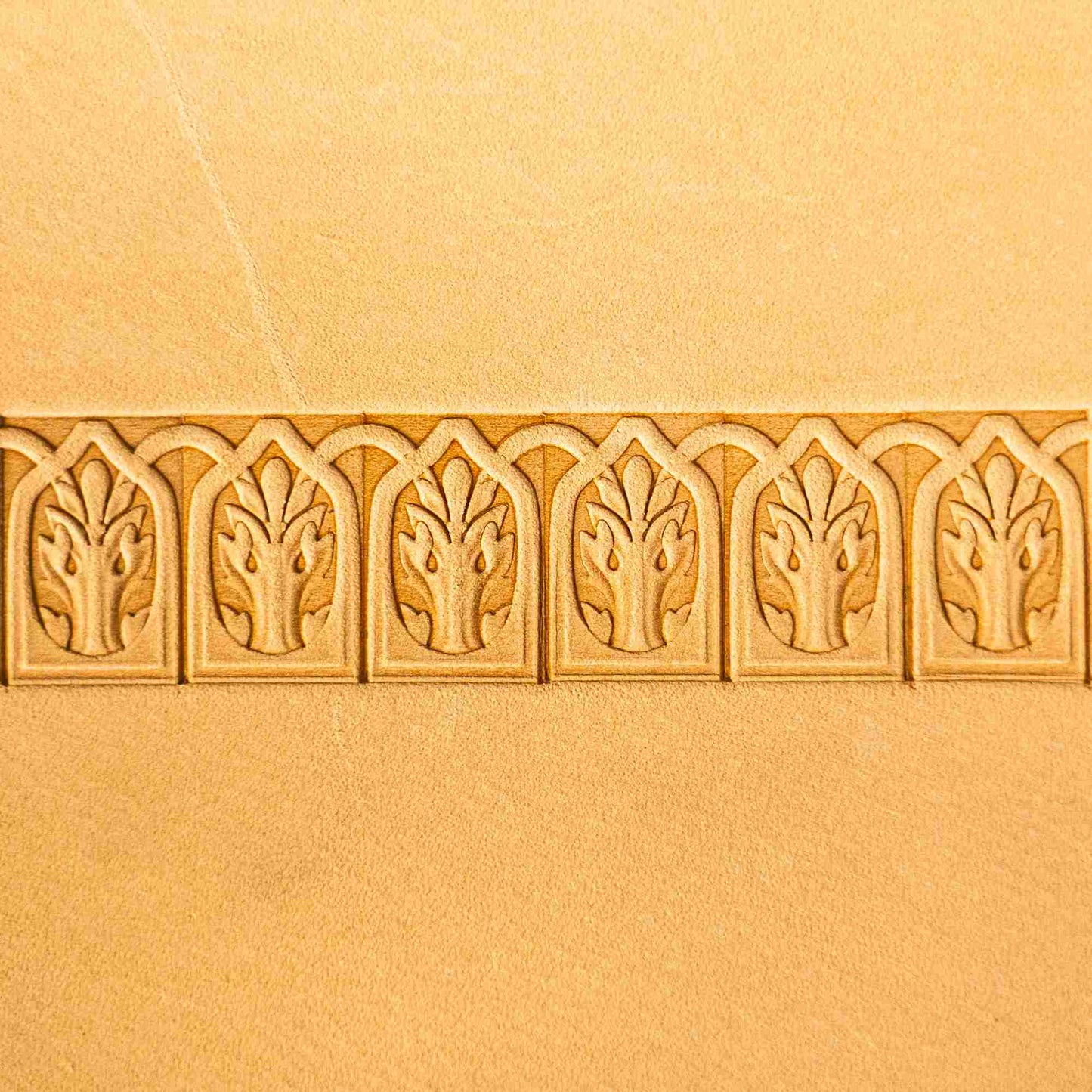 LT142 Oak Leaf Leather Stamping Tool–Gothic Arch Oak Leaf 18x12mm (5/7" x 7/15")