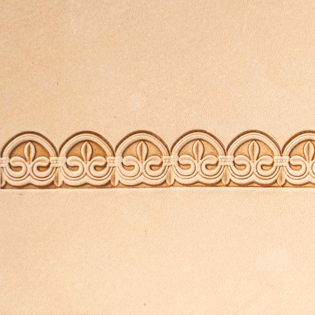 LT158 Leaf Leather Stamping Tool–Border Leaf 12x12mm (7/15" x 7/15")