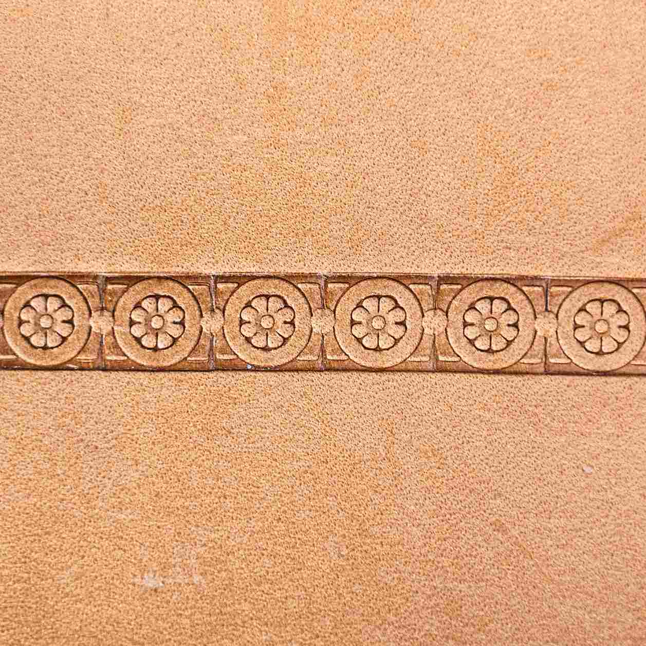 LT134 Flower Leather Stamping Tool–Circle Border Flower 11x9mm (7/16" x 5/14")