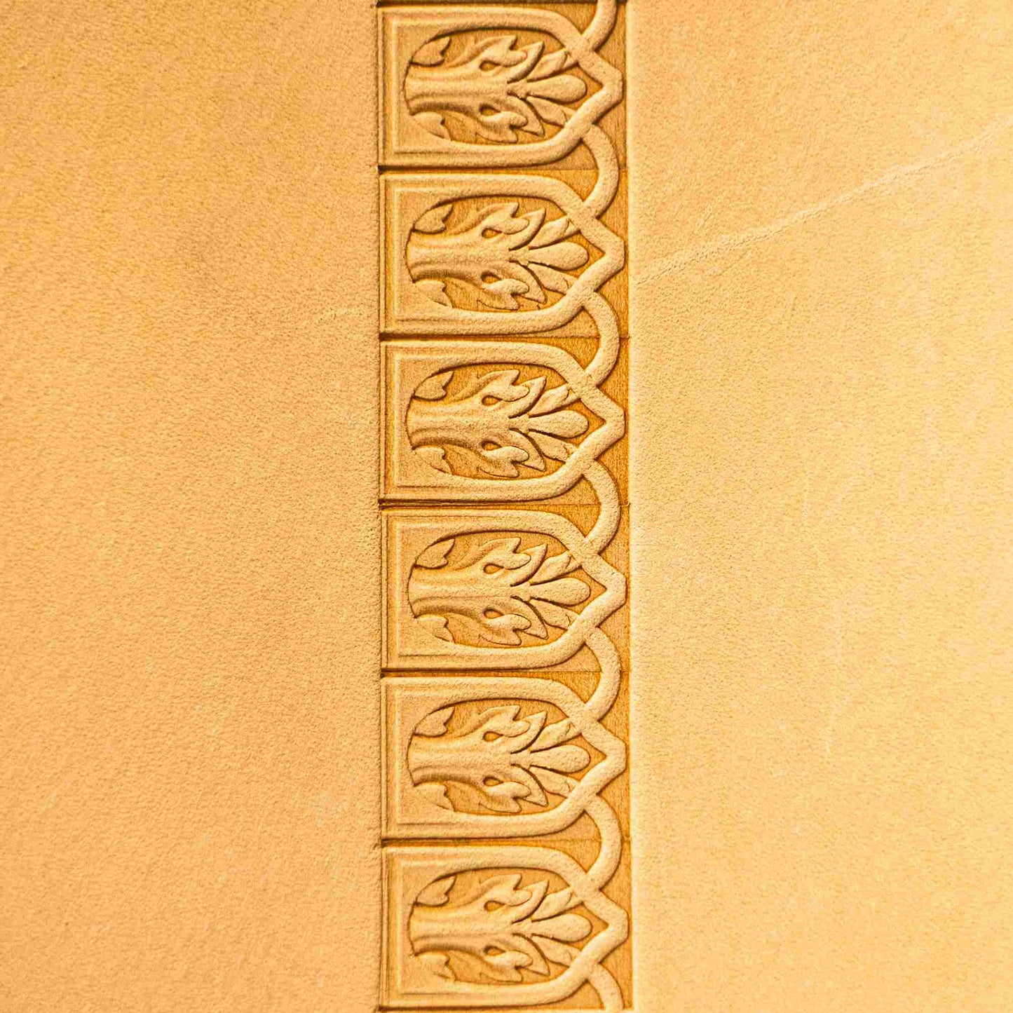 LT142 Oak Leaf Leather Stamping Tool–Gothic Arch Oak Leaf 18x12mm (5/7" x 7/15")