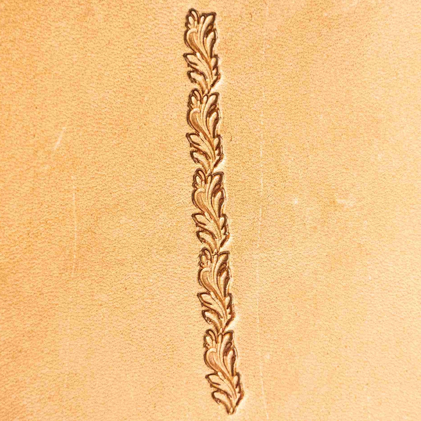 LT153 Oak Leaf Leather Stamping Tool–Embossed Border Oak Leaf 14x6mm (5/9" x 3/13")