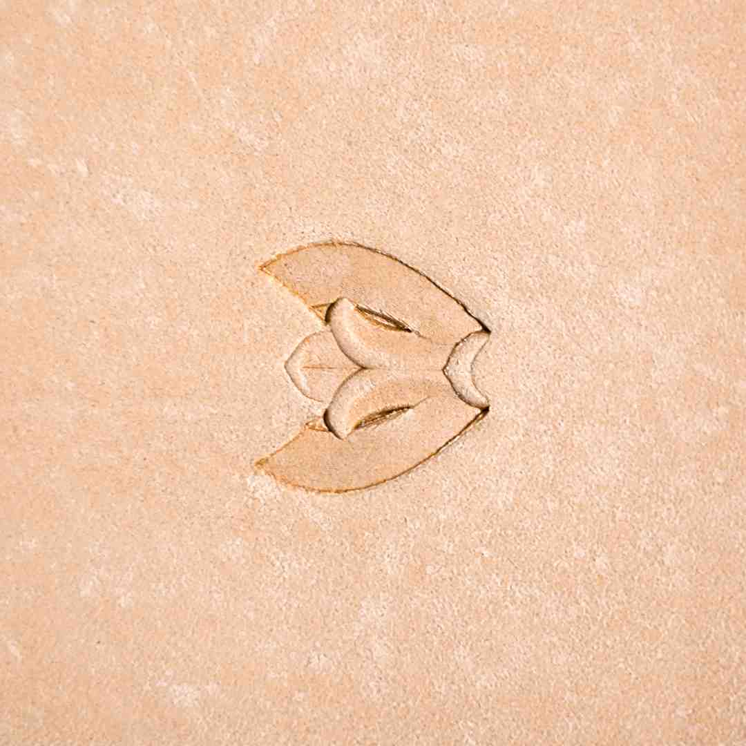 LT073 Leaf Leather Stamping Tool–Border Leaf 13x12mm (1/2"x15/32")
