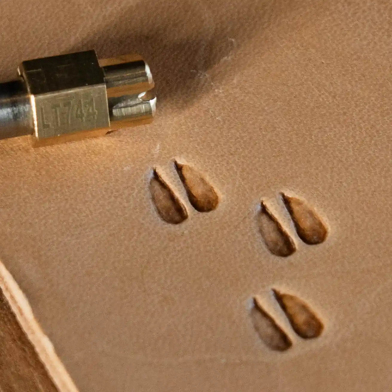 LT744 Hoof Tracks Leather Stamping Tool– Hoof Tracks 09x10mm (5/14" x 2/5")