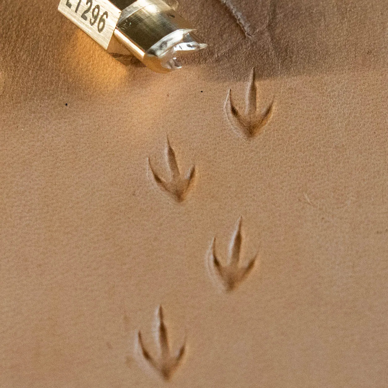 LT296 Footprint Leather Stamping Tool–Bird Track Footprint 07x13mm (3/11" x 1/2")