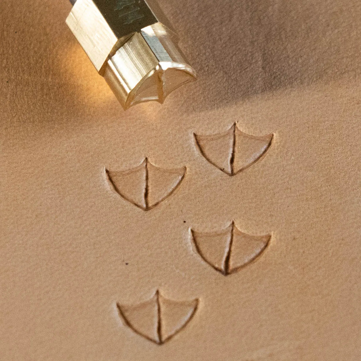 LT414 Footprint Leather Stamping Tool–Bird Tracks Footprint 11x09mm (7/16" x 5/14")