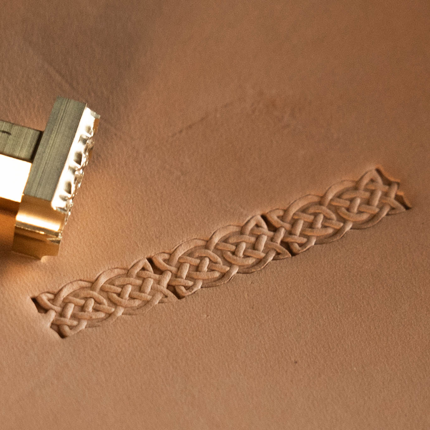 LT606 Celtic Knot Leather Stamping Tool– Celtic Knot 22x12mm (13/15" x 7/15")