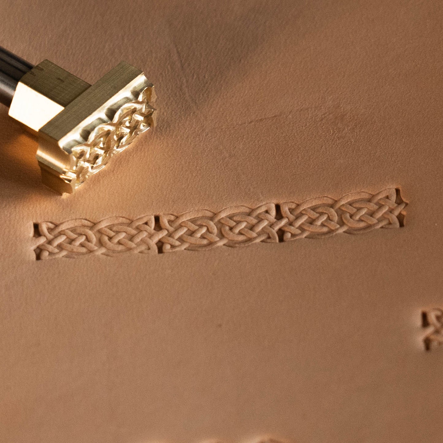 LT606 Celtic Knot Leather Stamping Tool– Celtic Knot 22x12mm (13/15" x 7/15")