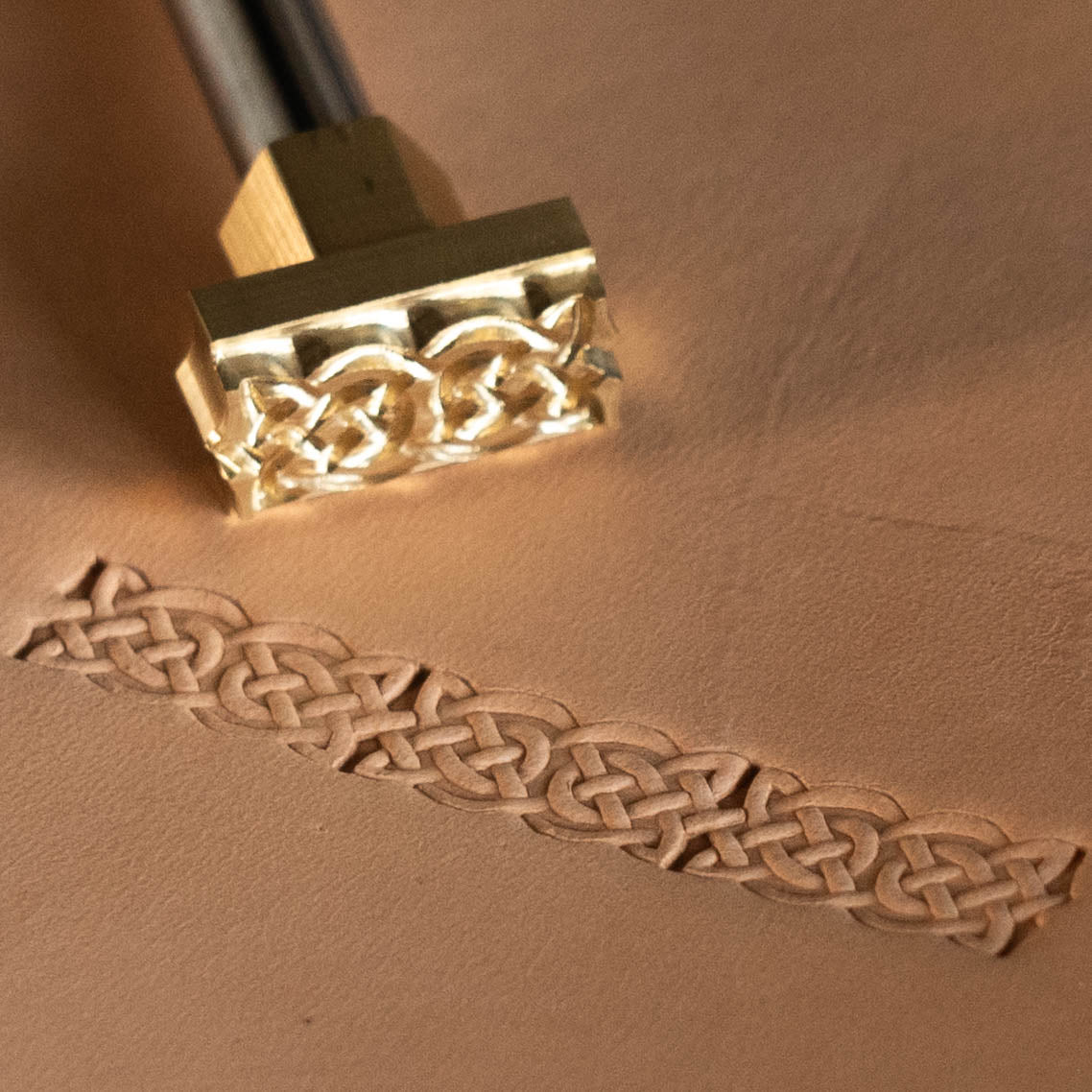 LT606 Celtic Knot Leather Stamping Tool– Celtic Knot 22x12mm (13/15" x 7/15")