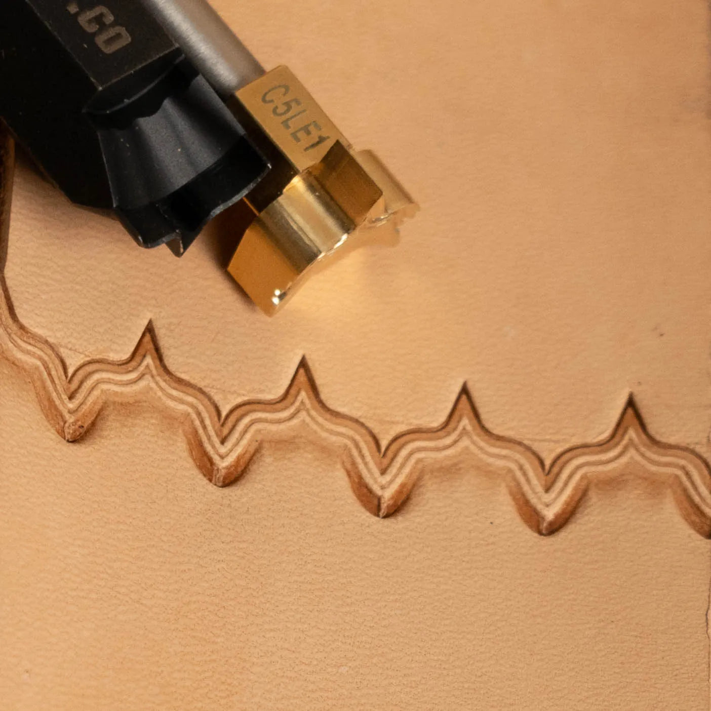 C5LE1 Decorative Brass Edge Cutter Stamp – 16x18mm