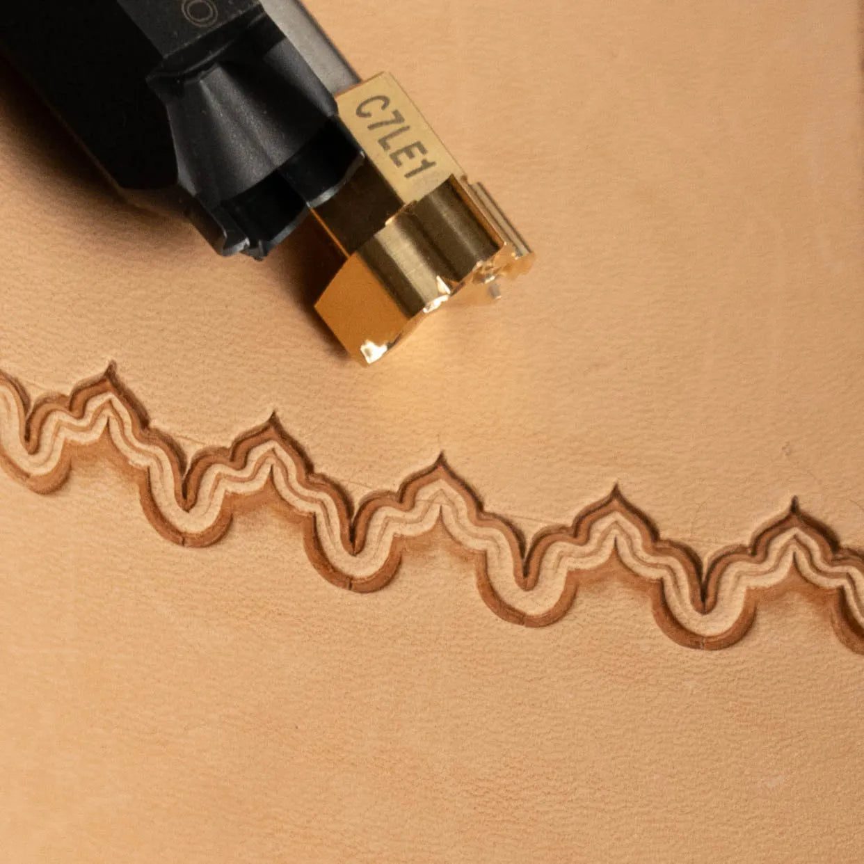 C7LE1 Decorative Brass Edge Cutter Stamp – 14x16mm