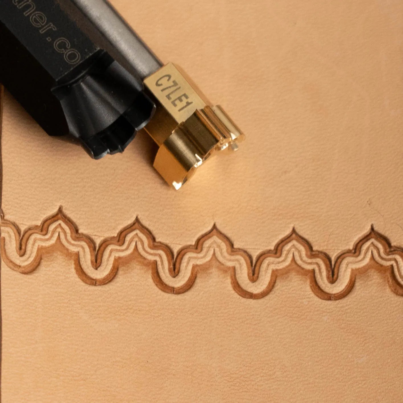 C7LE1 Decorative Brass Edge Cutter Stamp – 14x16mm