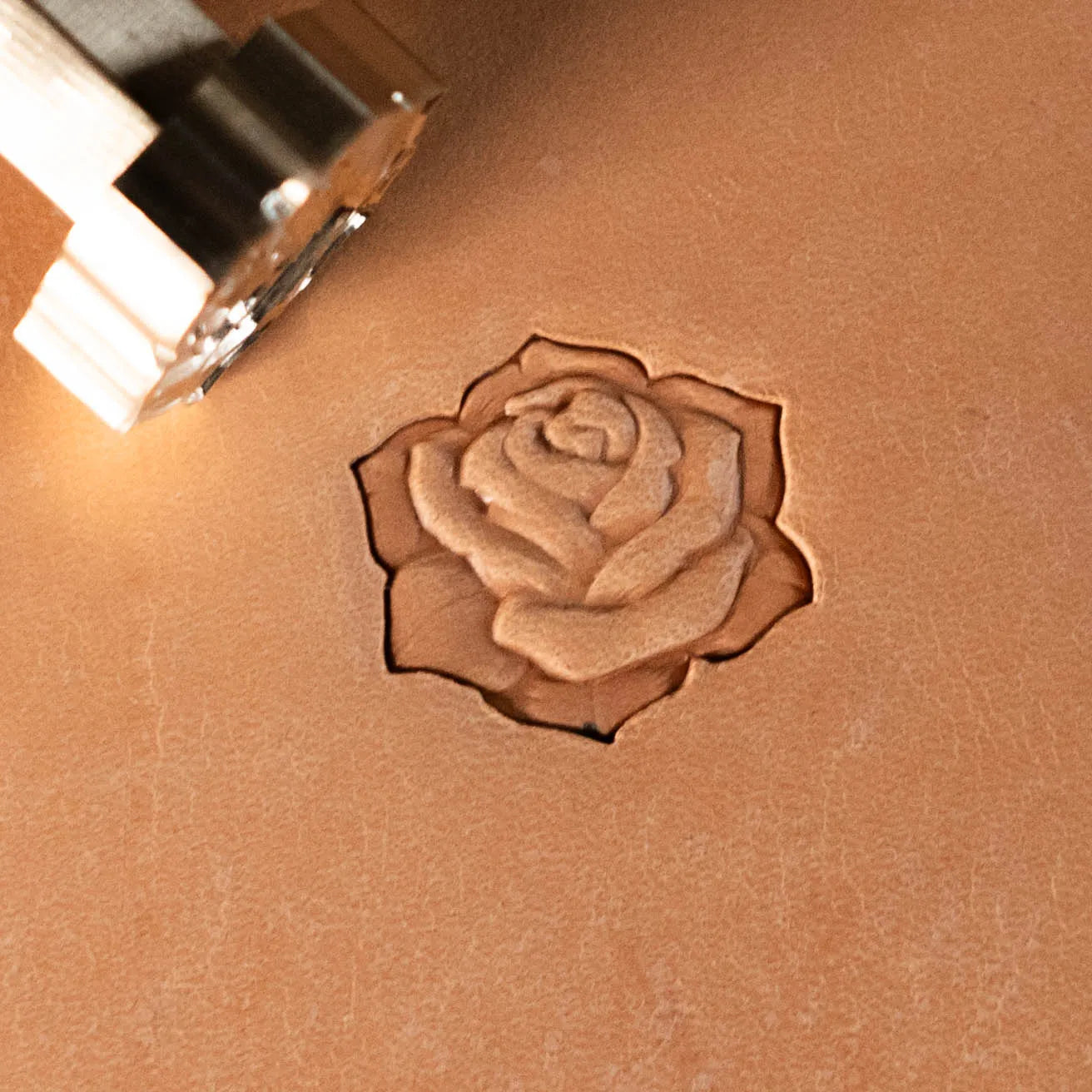 LT628 Rose Leather Stamping Tool–Blossom Rose 20x19mm (11/14" x 3/4")