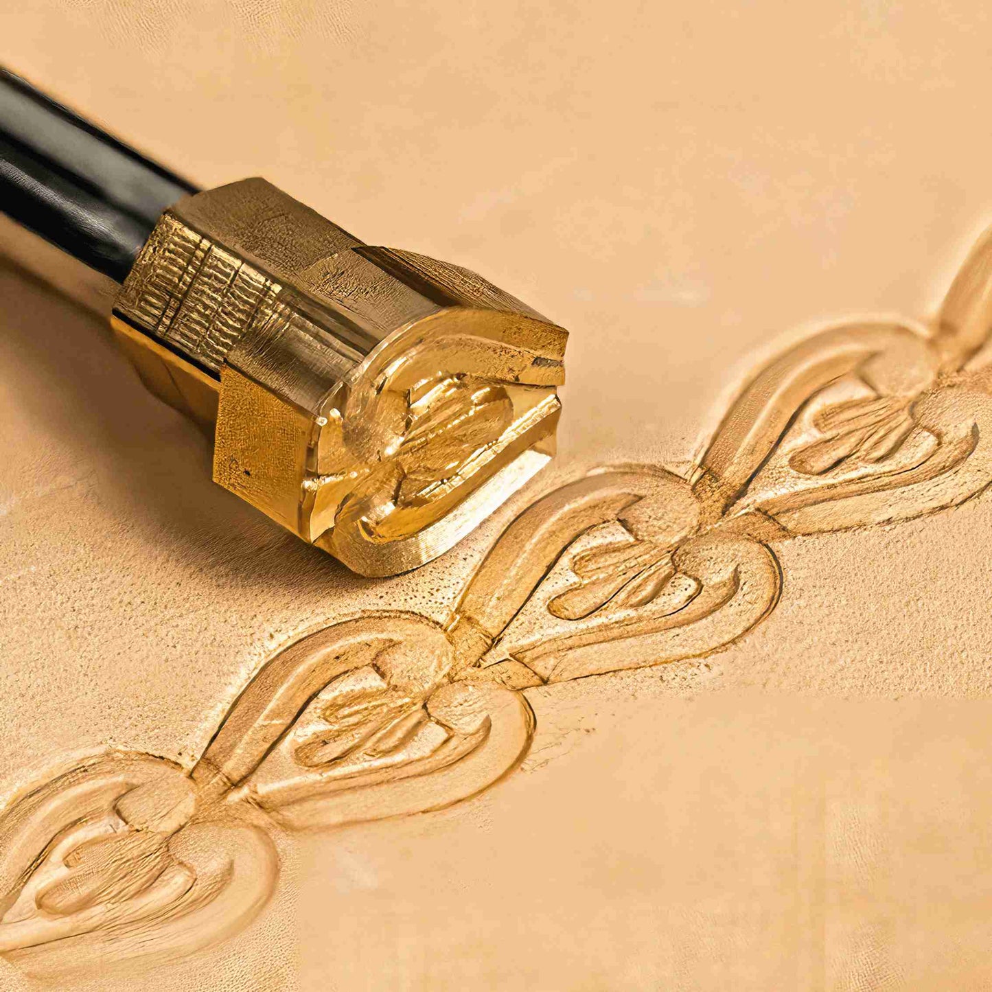 Pattern Leather Stamp – Heart Chain
