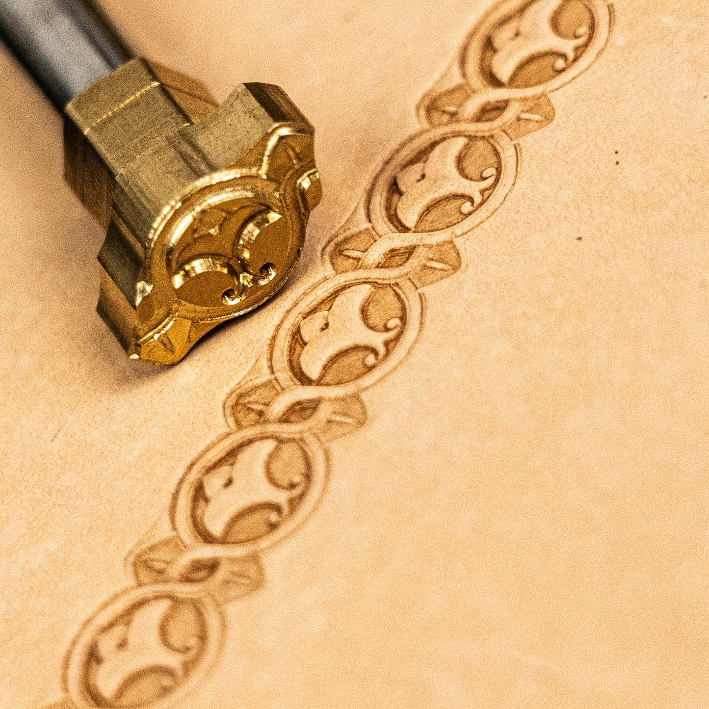Pattern Leather Stamp – Circular Border