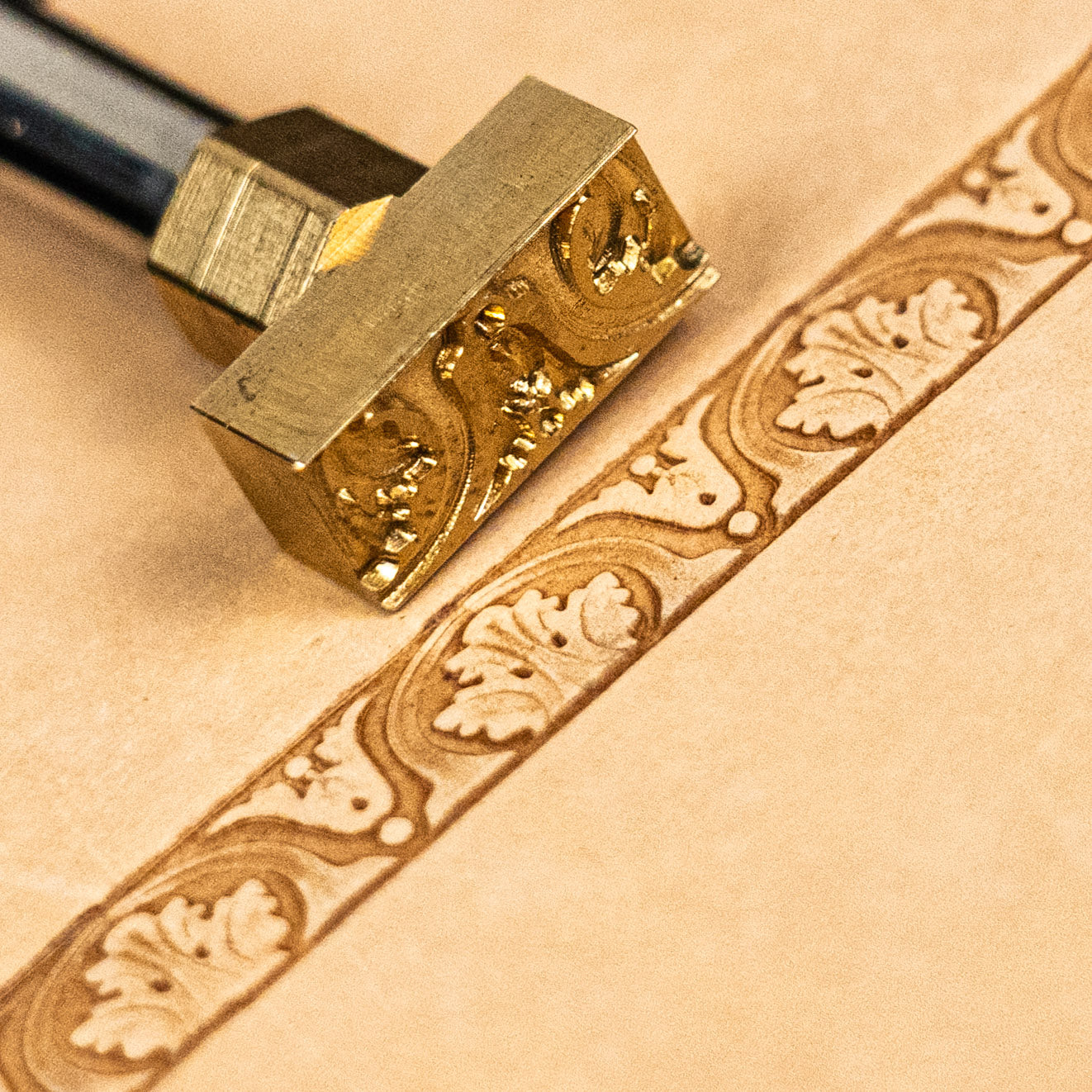 LT174 Oak Leaf Leather Stamping Tool–Ornate Oak Leaf