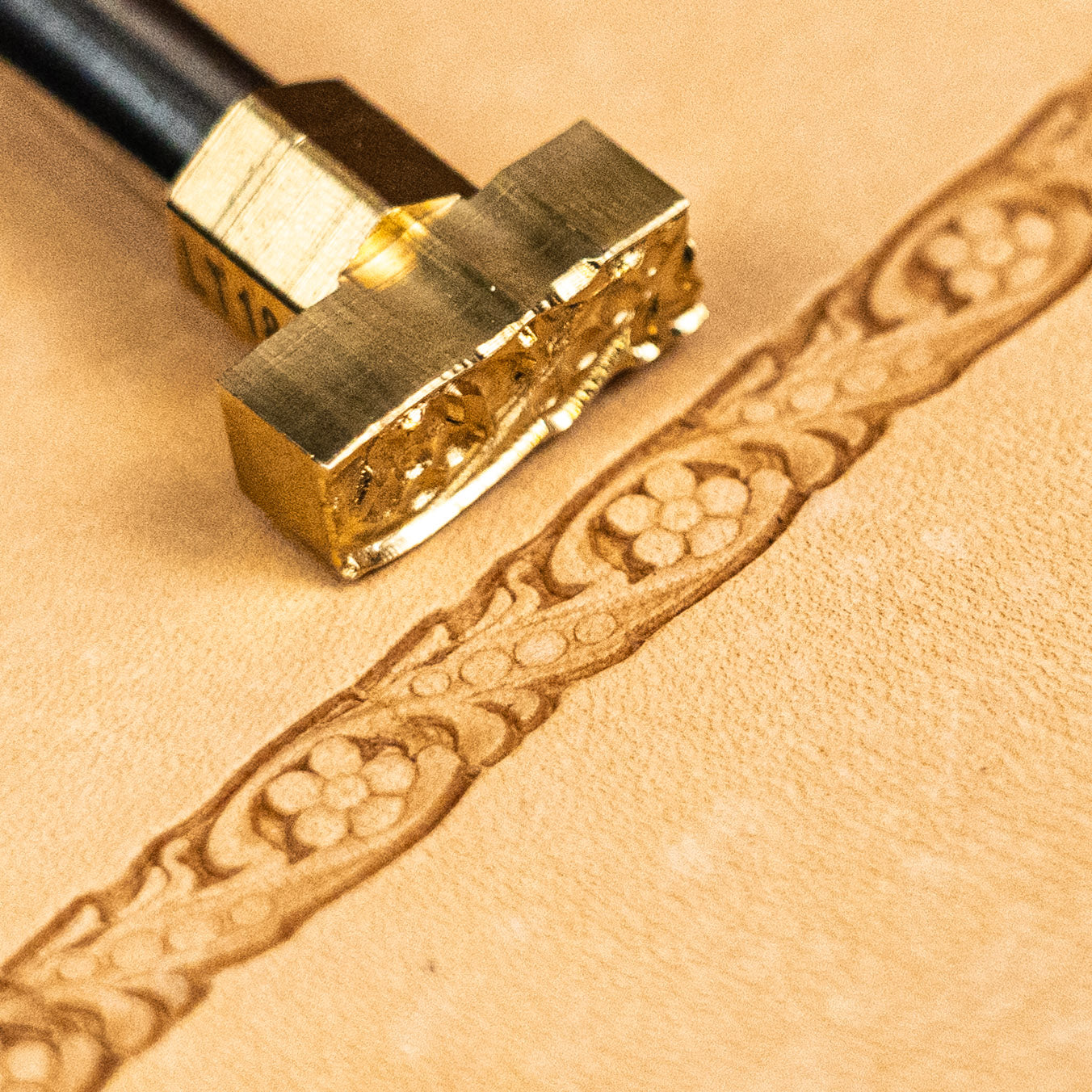 LT180 Flower Leather Stamping Tool–Ornamental Flower