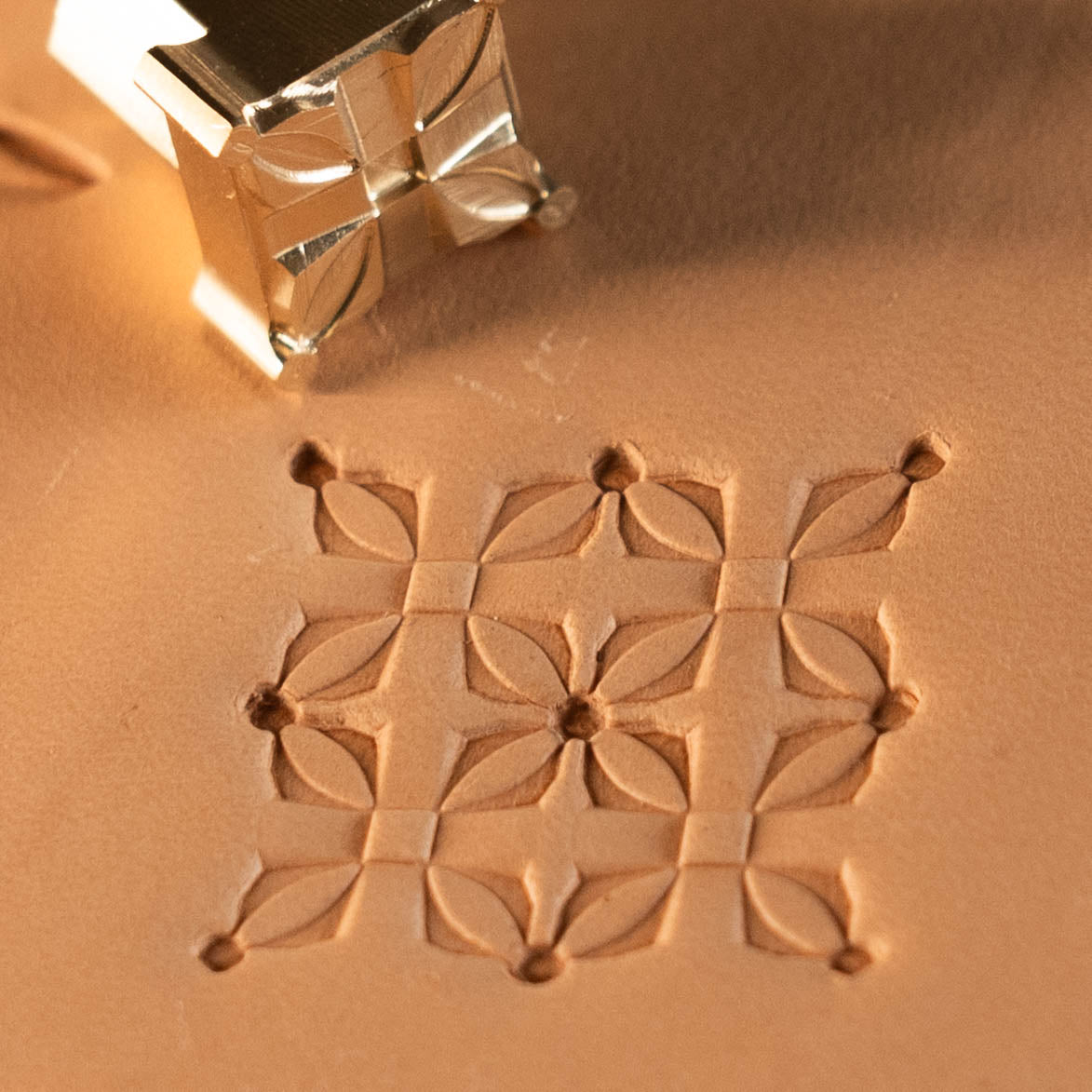LT297 Geometric Leather Stamping Tool–Floral Grid Geometric 15x15mm (7/12" x 7/12")