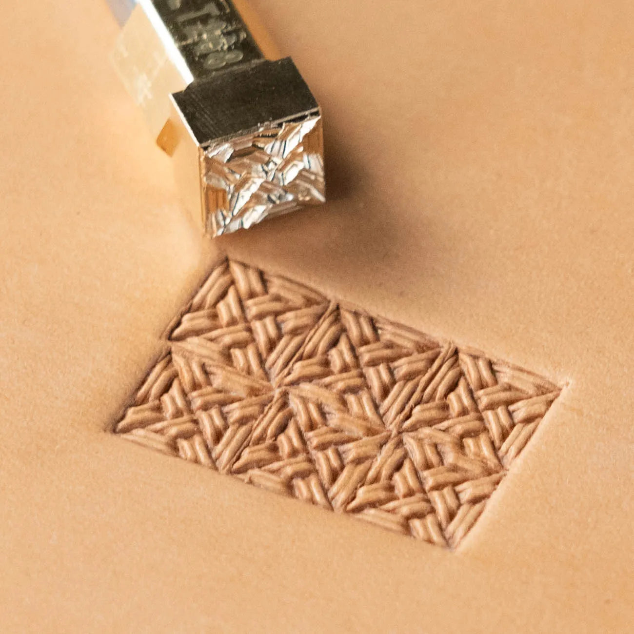 LT268 Geometric Leather Stamping Tool–Interwoven Geometric 10x10mm (2/5" x 2/5")