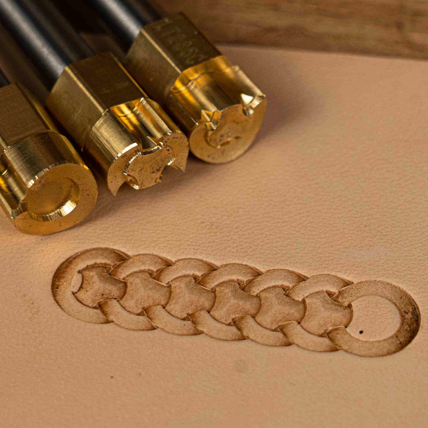 Geometric Leather Stamp – Chain Link