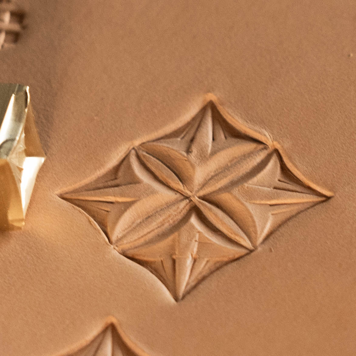 LT305 Geometric Leather Stamping Tool–Star Shape Geometric 15x15mm (7/12" x 7/12")