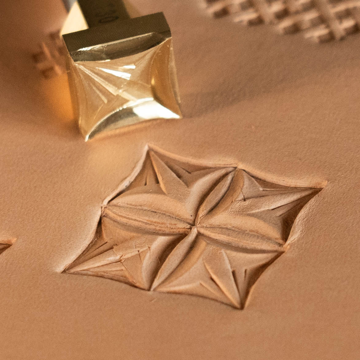 LT305 Geometric Leather Stamping Tool–Star Shape Geometric 15x15mm (7/12" x 7/12")