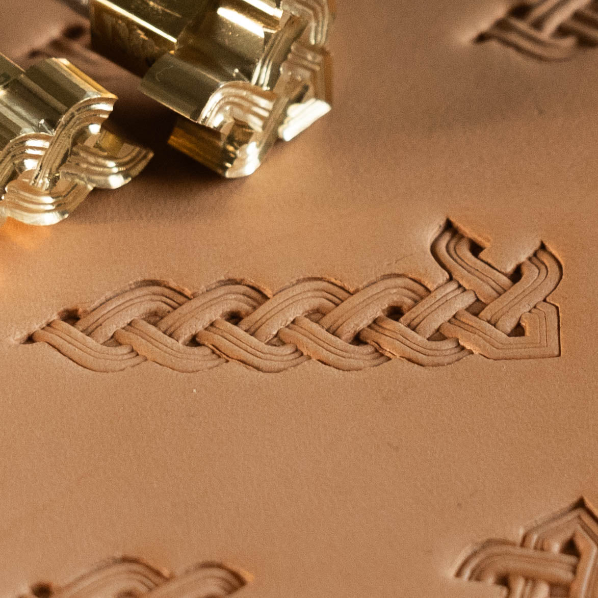 LT388 Basket Weave Leather Stamping Tool–Celtic Knot Basket Weave
