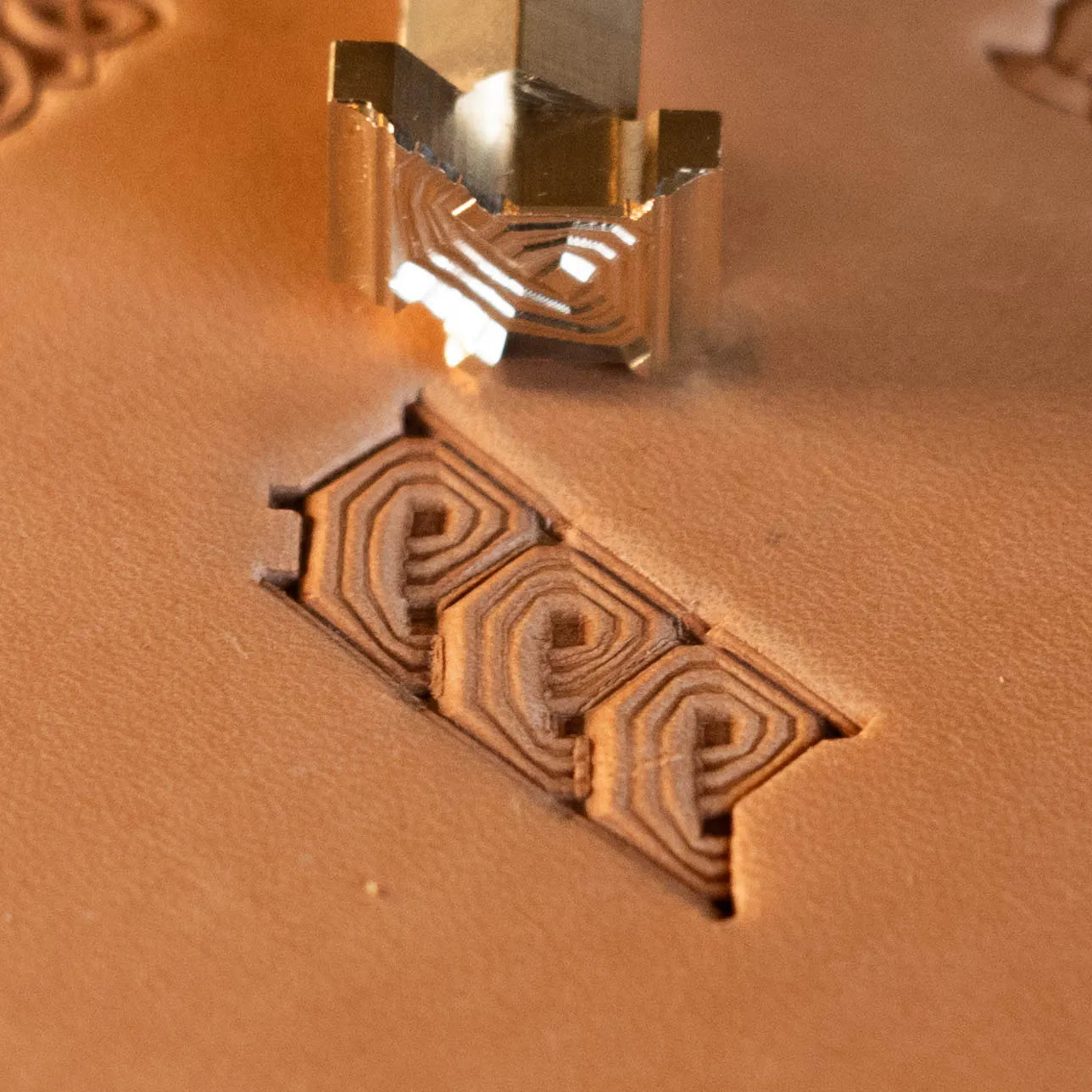 LT513 Geometric Leather Stamping Tool–Maze Lines Geometric 15x18mm (7/12" x 5/7")
