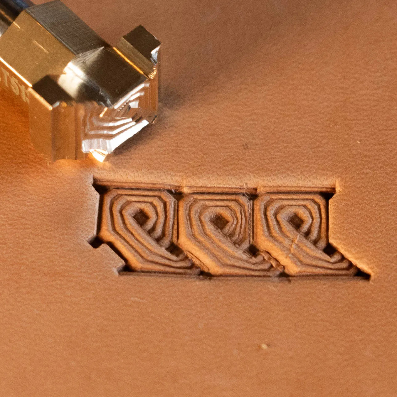 LT513 Geometric Leather Stamping Tool–Maze Lines Geometric 15x18mm (7/12" x 5/7")