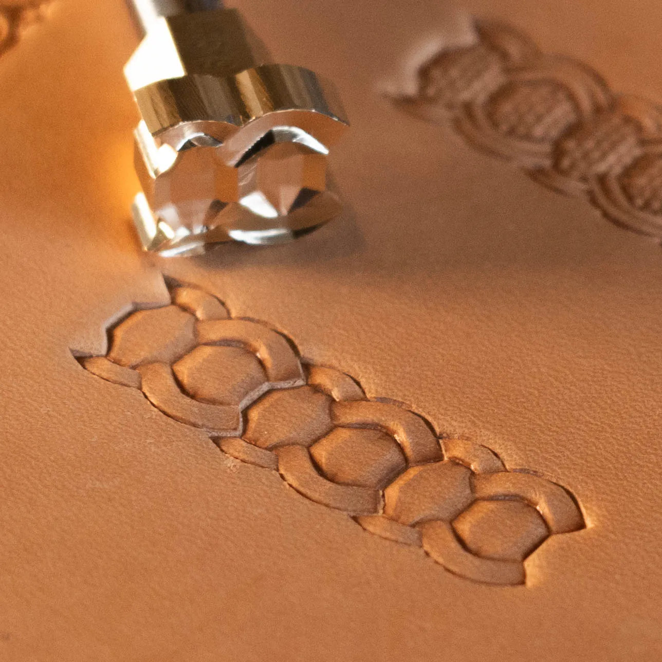 LT519 Geometric Leather Stamping Tool–Chain Link Geometric 17x14mm (2/3" x 5/9")
