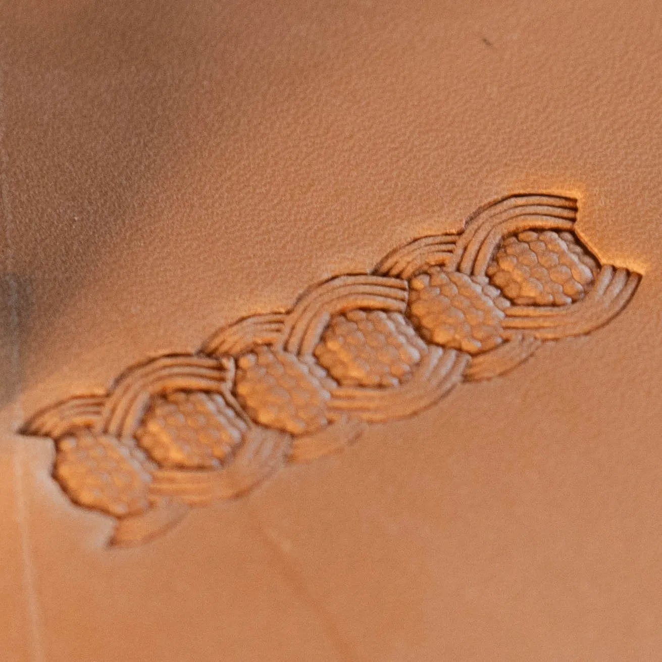 LT526 Basket Weave Leather Stamping Tool–Honeycomb Strip Basket Weave 17x14mm (2/3" x 5/9")