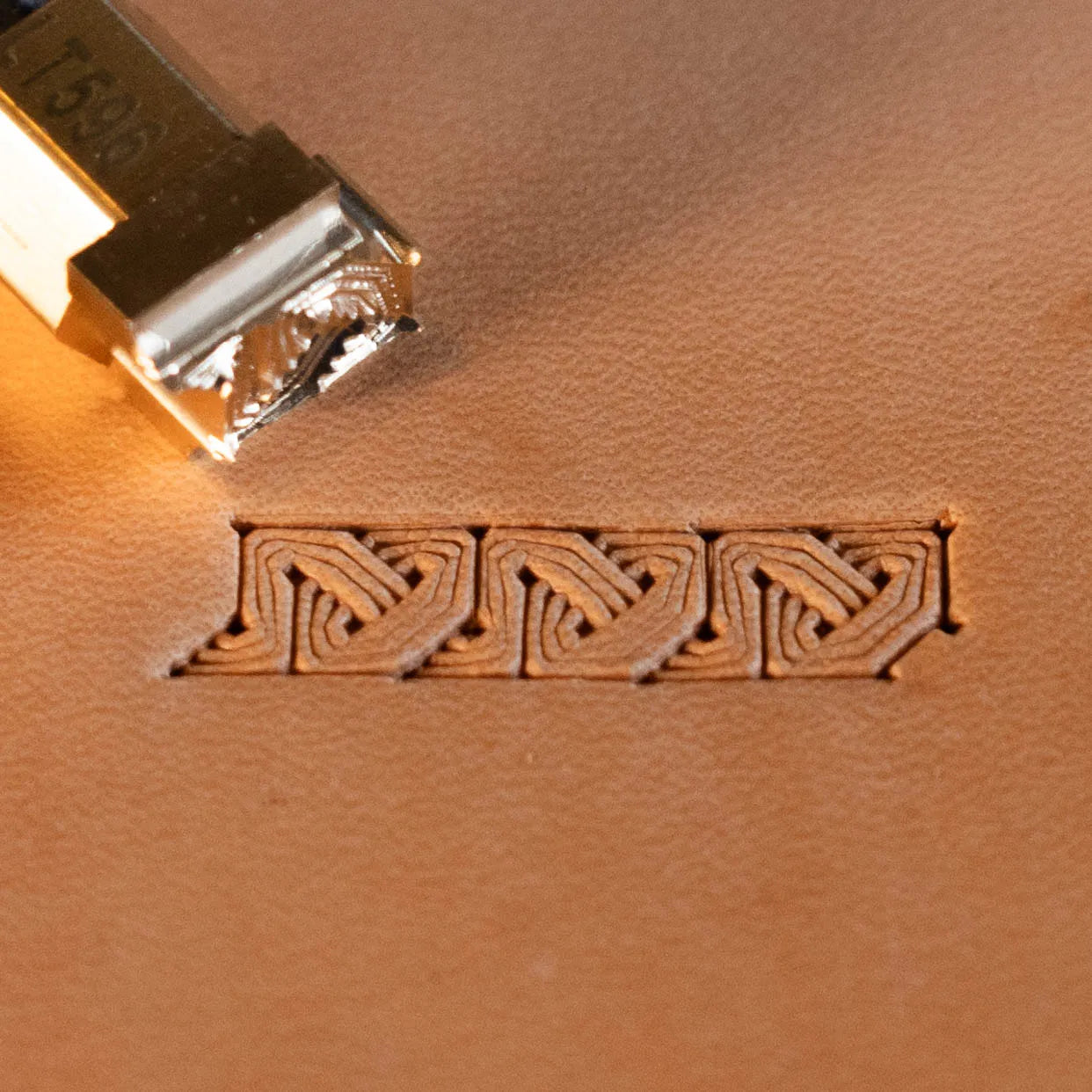 LT596 Geometric Leather Stamping Tool–Celtic Knot Geometric 13x12mm (1/2" x 7/15")