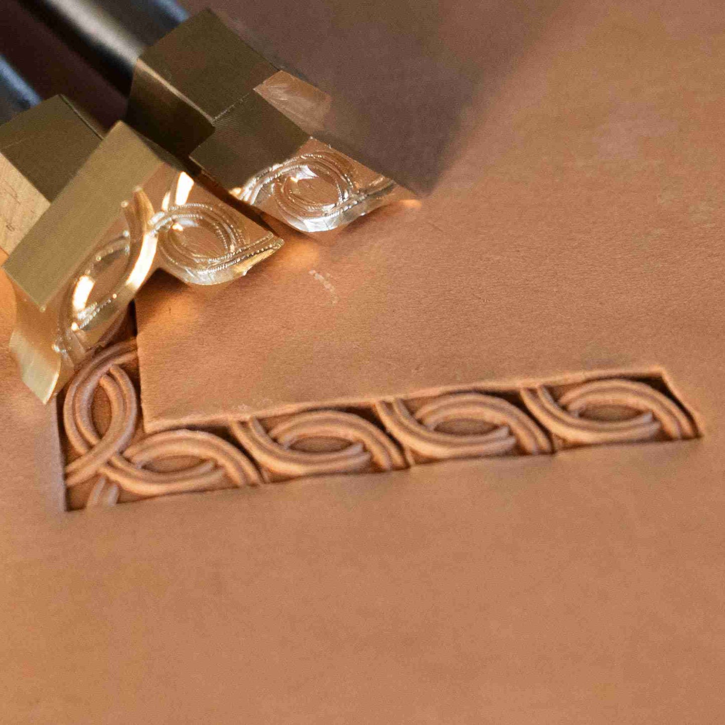 LT597 Geometric Leather Stamping Tool–Interlaced Geometric