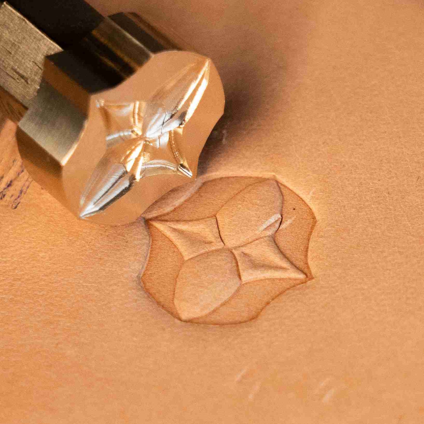 LT611 Geometric Leather Stamping Tool–Star Cluster Geometric 17x17mm (2/3" x 2/3")