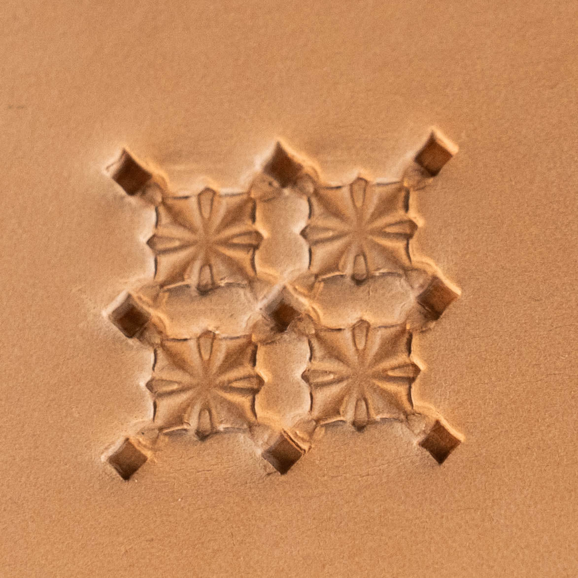 LT304 Geometric Leather Stamping Tool–Star Center Geometric 15x15mm (7/12" x 7/12")