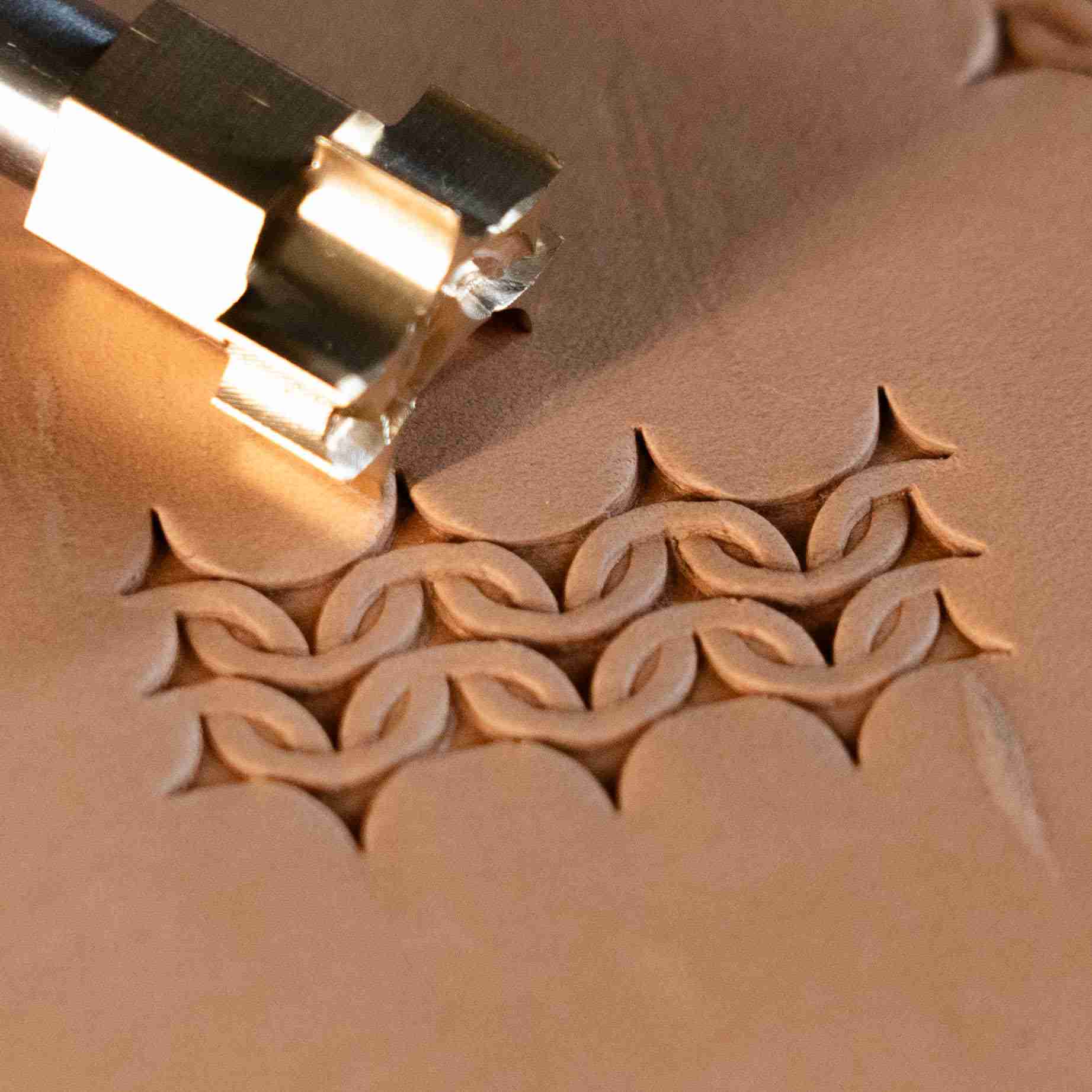 Pattern Leather Stamp – Interlaced Chain