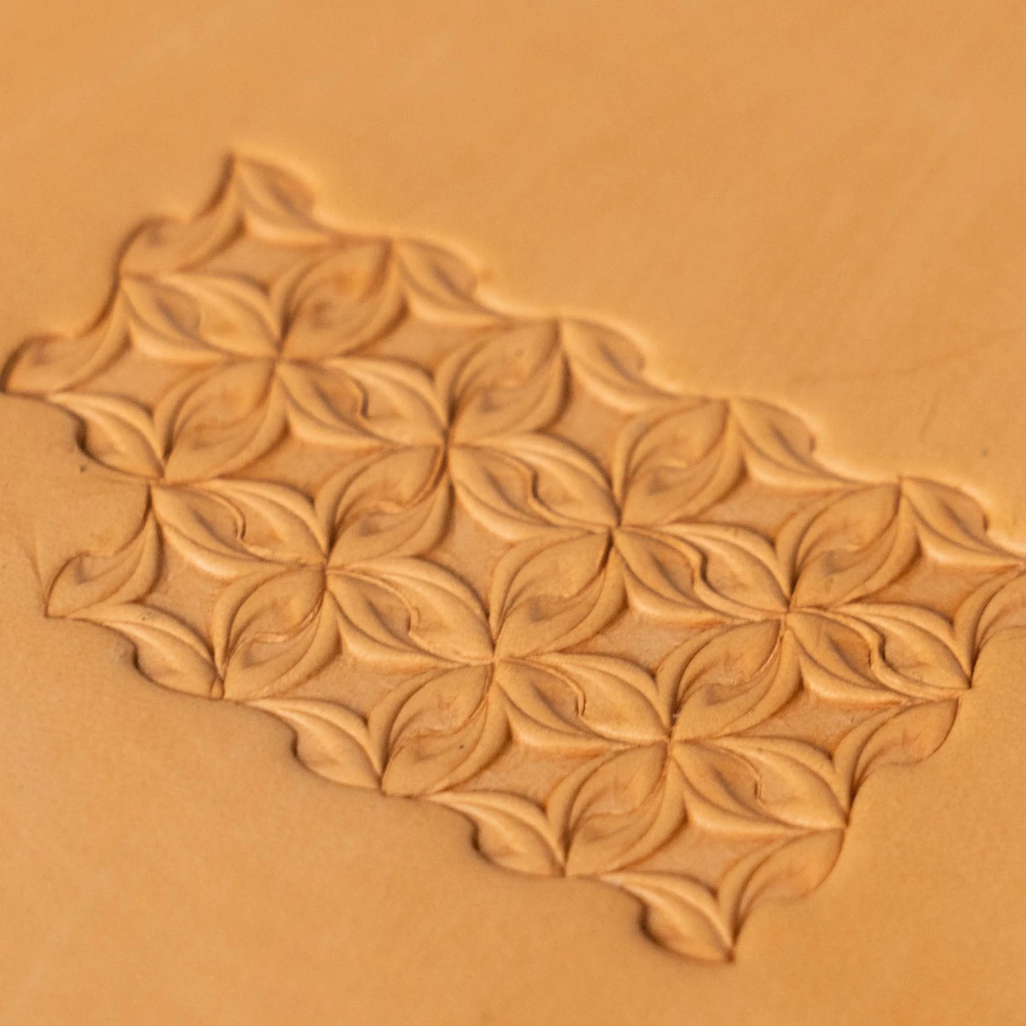 LT208 Petal Geometry Leather Stamping Tool– Petal Geometry 15x15mm (5/8x5/8")