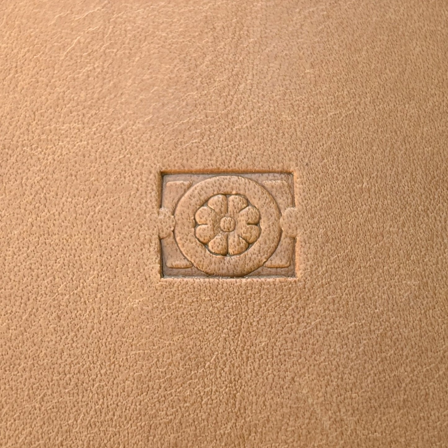 Flower leather stamp LT134 — single impression on veg-tan leather