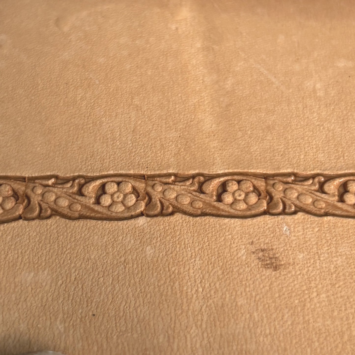 Flower leather stamp LT180 — pattern imprint on veg-tan leather
