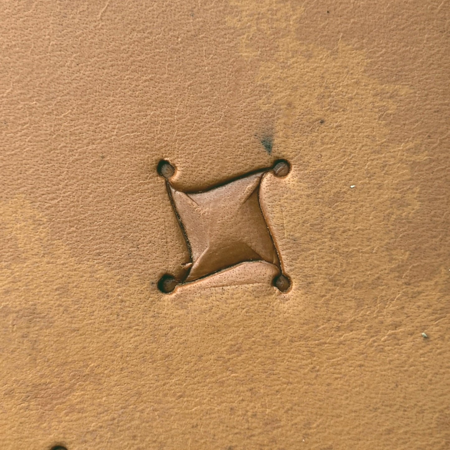 Quilt Style leather stamp LT291 — single impression on veg-tan leather