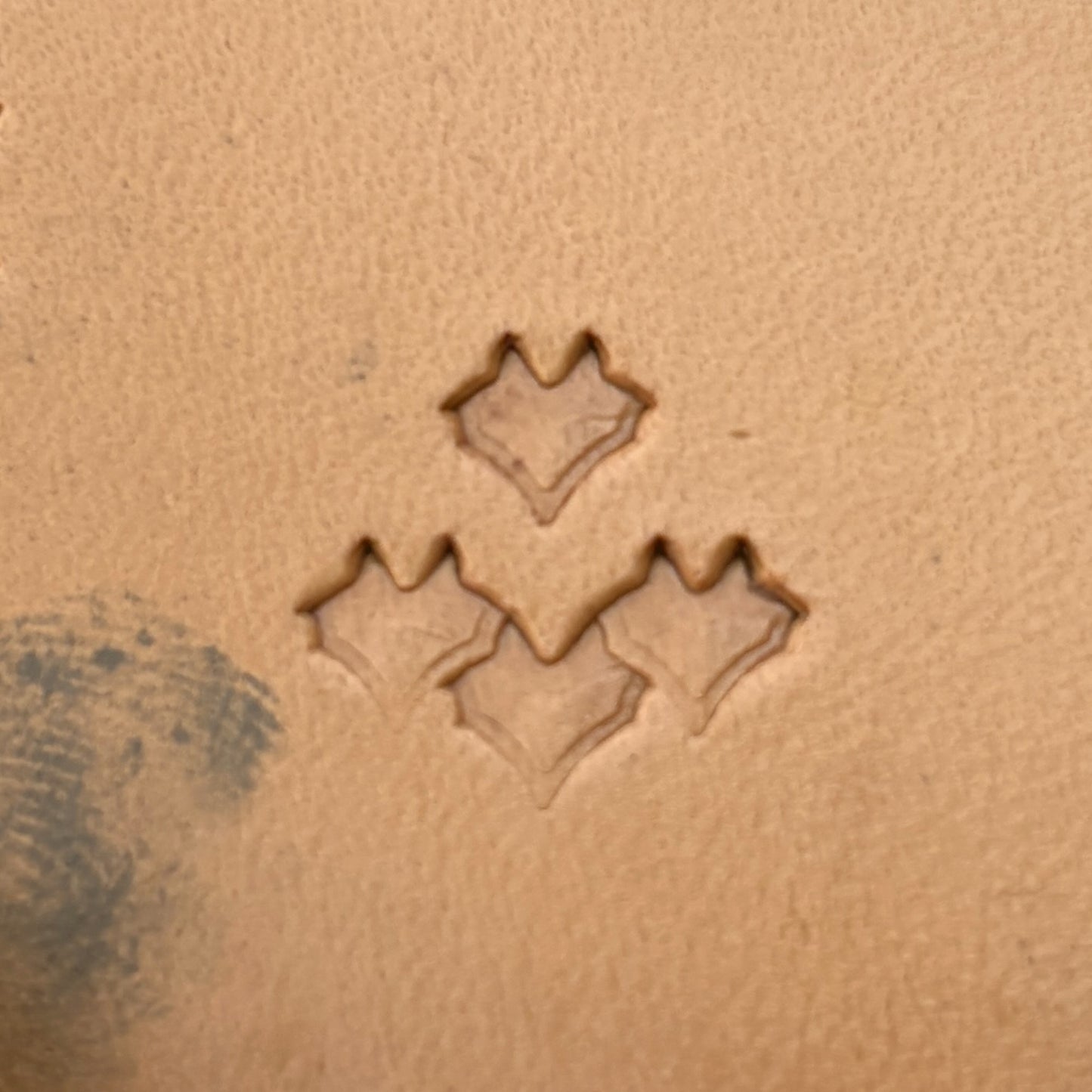 Scallop Scale leather stamp LT412 — single impression on veg-tan leather