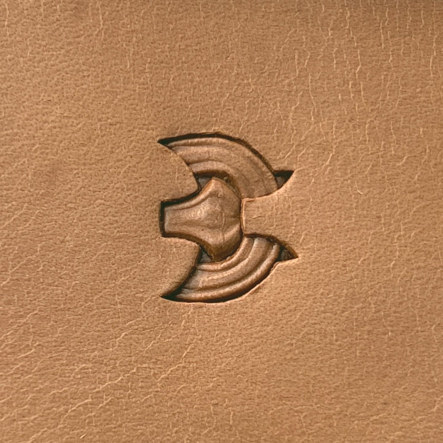 Chain Link Basket Weave leather stamp LT421 — single impression on veg-tan leather